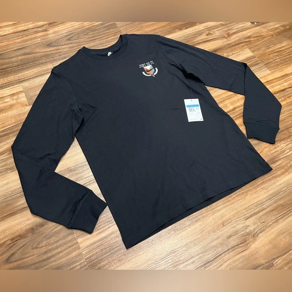 NWT Nike Men’s Black Long Sleeve Shirt The Nike Tee with Logo Size M